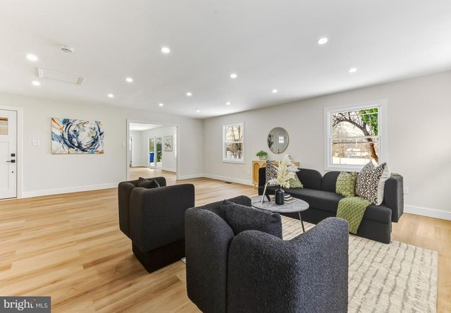 28 COUNTRY CLUB RD, Willingboro, NJ 08046