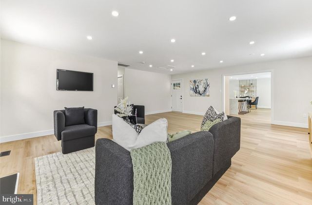 28 COUNTRY CLUB RD, Willingboro, NJ 08046