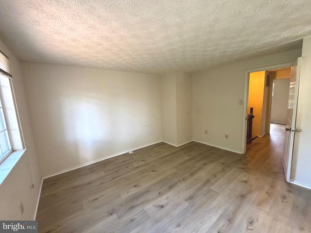 10303 GRANITE CREEK LN, Oakton, VA 22124