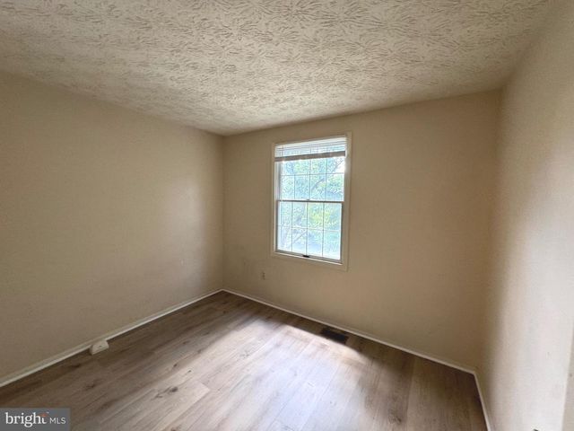 10303 GRANITE CREEK LN, Oakton, VA 22124
