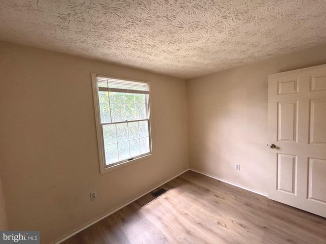 10303 GRANITE CREEK LN, Oakton, VA 22124