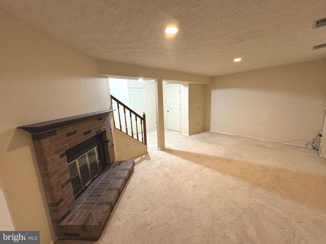 10303 GRANITE CREEK LN, Oakton, VA 22124