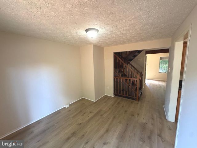 10303 GRANITE CREEK LN, Oakton, VA 22124