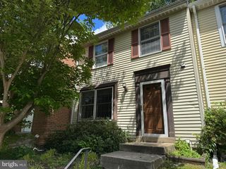 10303 GRANITE CREEK LN, Oakton, VA 22124