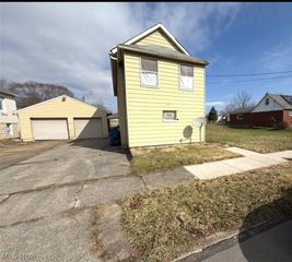 330 Sanderson Avenue, Campbell, OH 44405