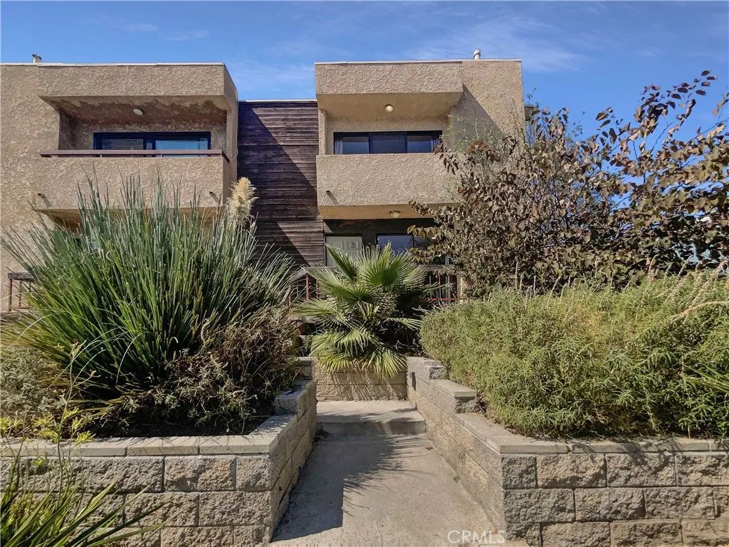 14735 Victory, Van Nuys, CA 91411