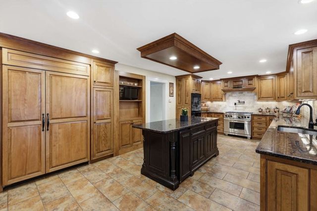 236 Bridle Path, North Andover, MA 01845