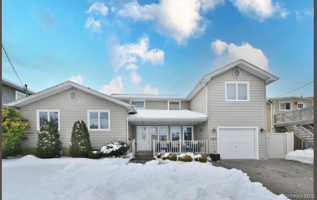 320 Roosevelt Avenue, Massapequa Park, NY 11762