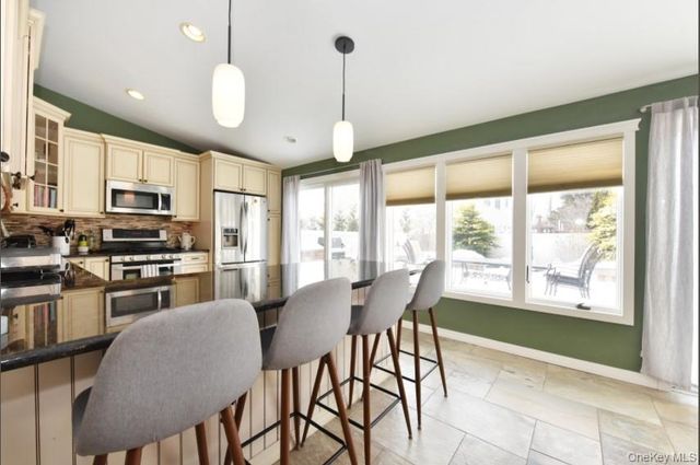 320 Roosevelt Avenue, Massapequa Park, NY 11762