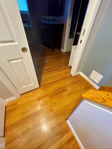 320 Roosevelt Avenue, Massapequa Park, NY 11762