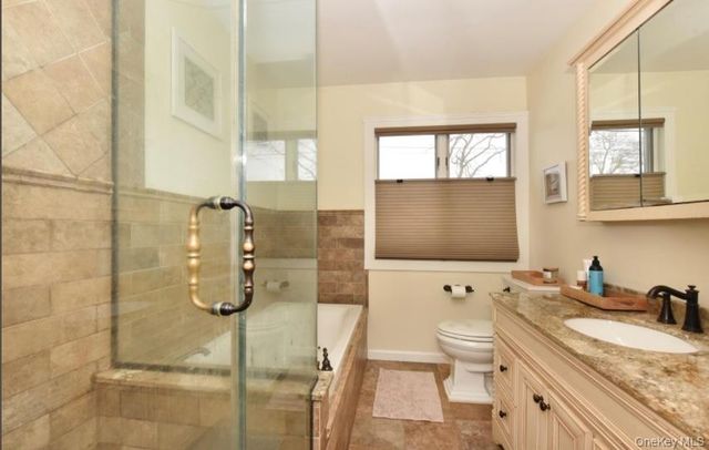 320 Roosevelt Avenue, Massapequa Park, NY 11762