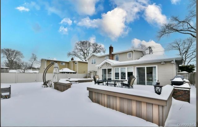 320 Roosevelt Avenue, Massapequa Park, NY 11762