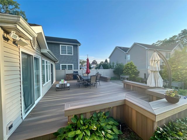 320 Roosevelt Avenue, Massapequa Park, NY 11762