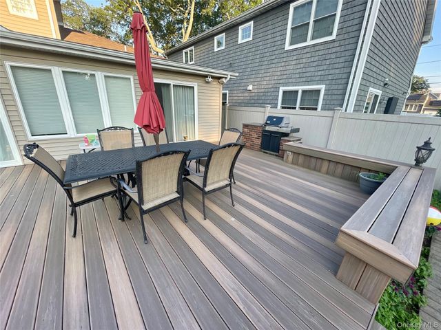 320 Roosevelt Avenue, Massapequa Park, NY 11762