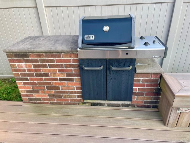 320 Roosevelt Avenue, Massapequa Park, NY 11762