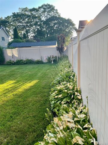 320 Roosevelt Avenue, Massapequa Park, NY 11762