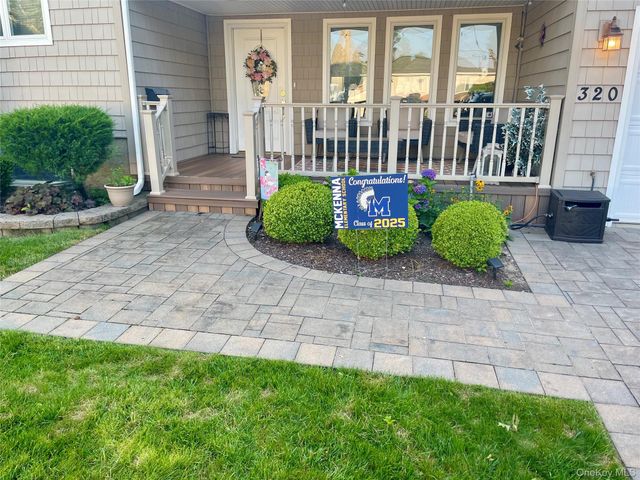 320 Roosevelt Avenue, Massapequa Park, NY 11762