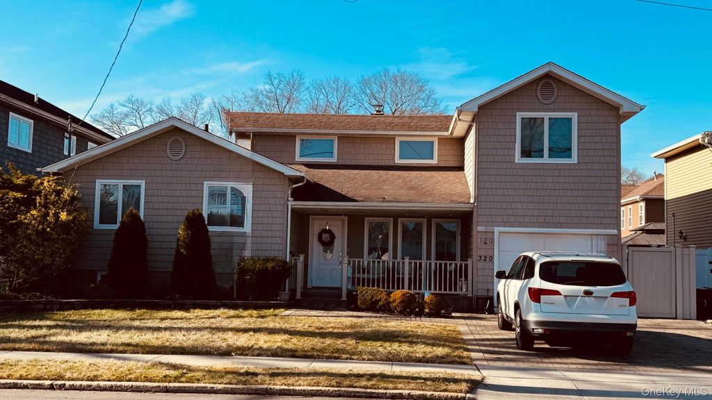 320 Roosevelt Avenue, Massapequa Park, NY 11762
