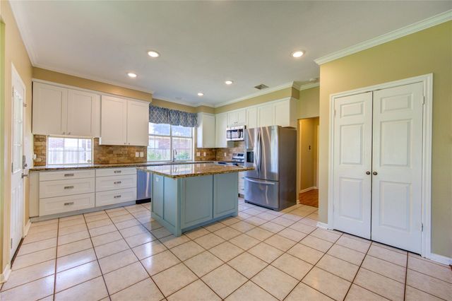 2227 Country Mile Lane, Richmond, TX 77406