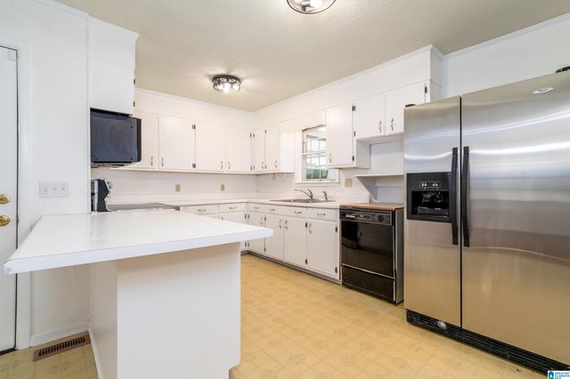 460 PINEVIEW CIRCLE, Blountsville, AL 35031