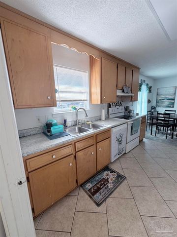 4252 Castille Ave, Milton, FL 32571