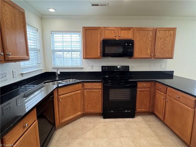 4050 Heather View Lane, Winston-salem, NC 27127