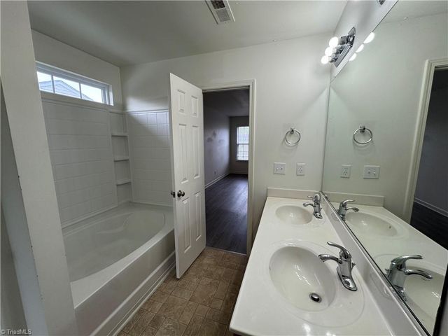 4050 Heather View Lane, Winston-salem, NC 27127