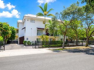 990 NW 1st Street Apt 1, Miami, FL 33128