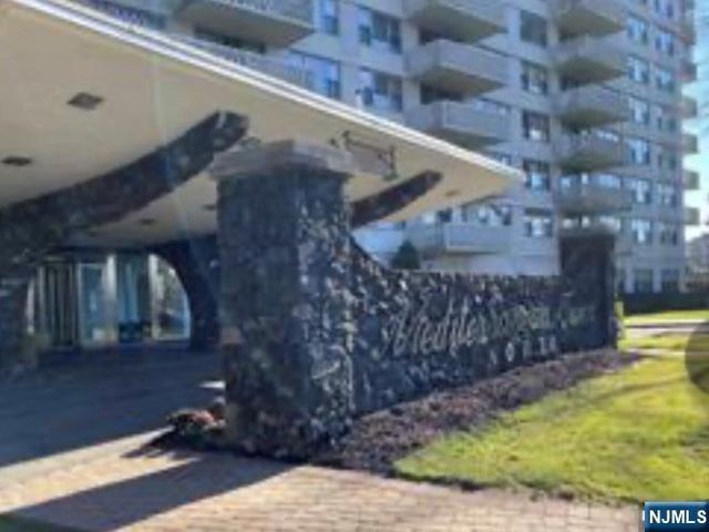 2100 Linwood Avenue 17T, Fort Lee, NJ 07024