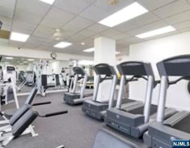 2100 Linwood Avenue 17T, Fort Lee, NJ 07024