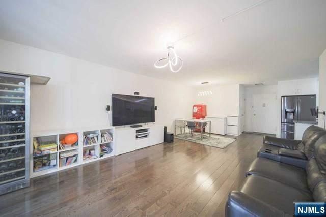 2100 Linwood Avenue 17T, Fort Lee, NJ 07024