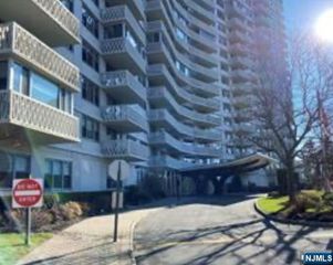 2100 Linwood Avenue 17T, Fort Lee, NJ 07024