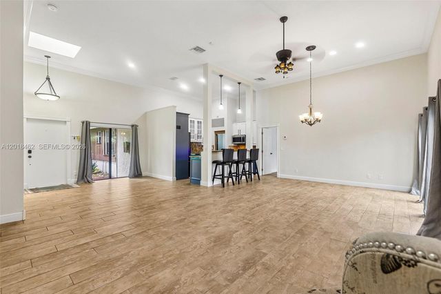 2731 S Parkview Dr, Hallandale Beach, FL 33009