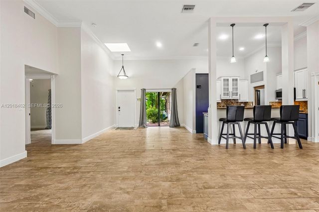 2731 S Parkview Dr, Hallandale Beach, FL 33009