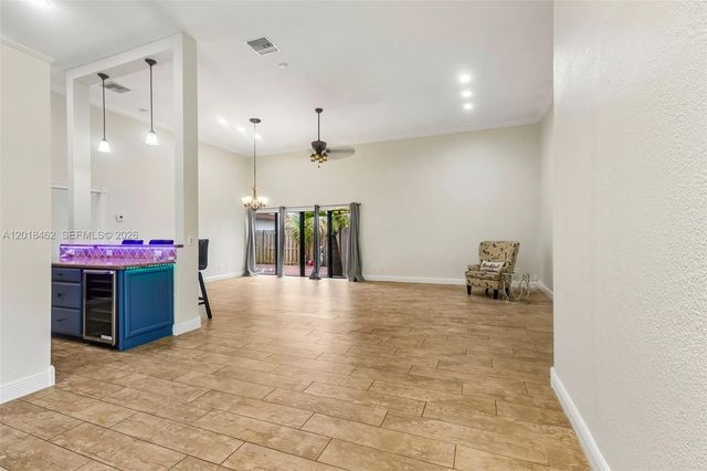 2731 S Parkview Dr, Hallandale Beach, FL 33009