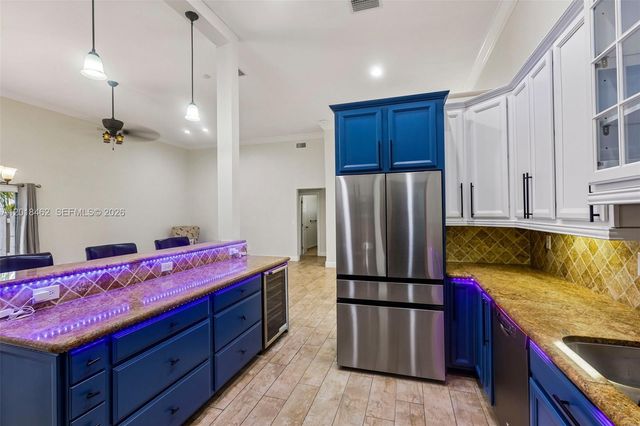 2731 S Parkview Dr, Hallandale Beach, FL 33009