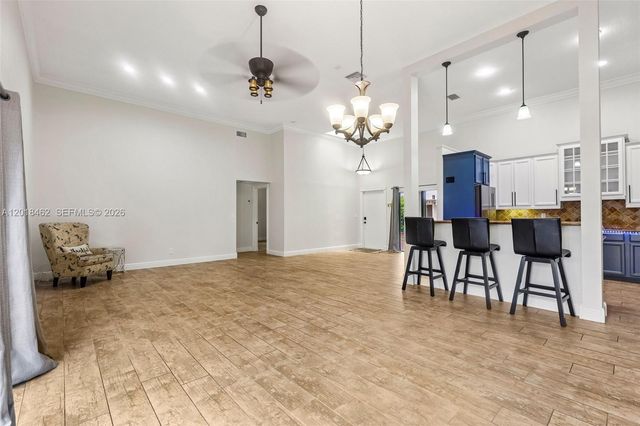 2731 S Parkview Dr, Hallandale Beach, FL 33009