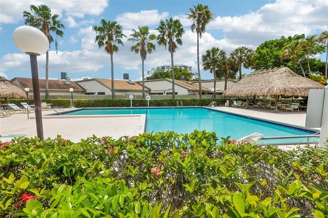 2731 S Parkview Dr, Hallandale Beach, FL 33009