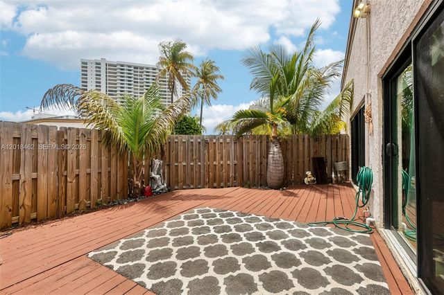 2731 S Parkview Dr, Hallandale Beach, FL 33009