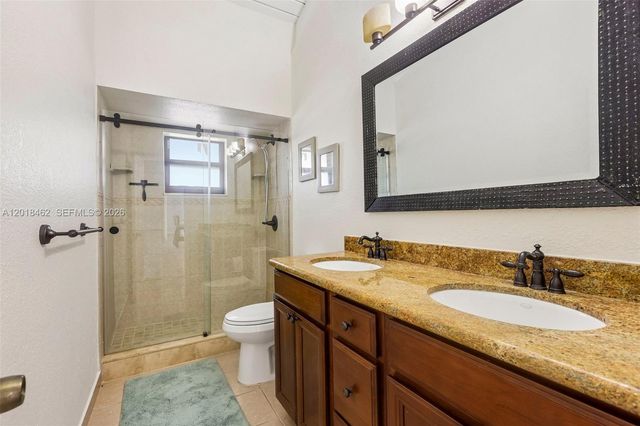 2731 S Parkview Dr, Hallandale Beach, FL 33009