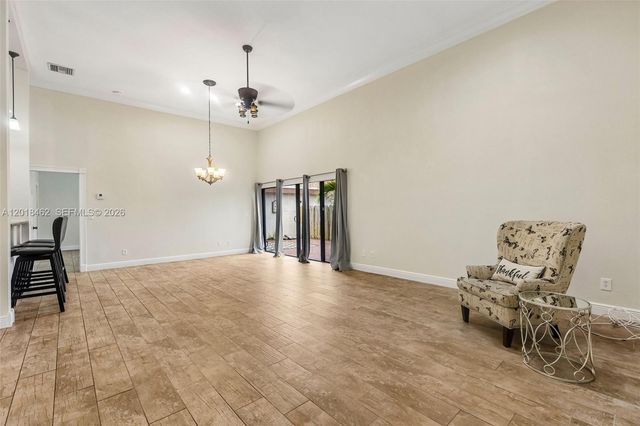 2731 S Parkview Dr, Hallandale Beach, FL 33009