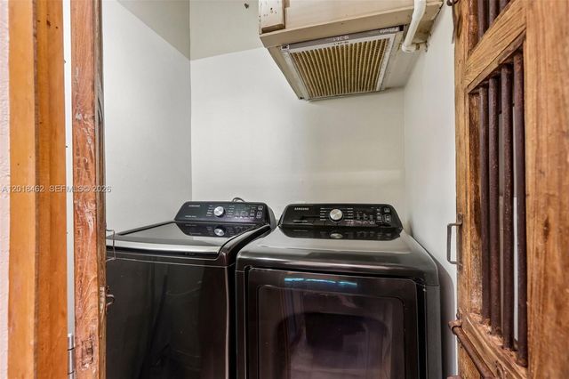 2731 S Parkview Dr, Hallandale Beach, FL 33009