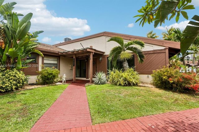 2731 S Parkview Dr, Hallandale Beach, FL 33009