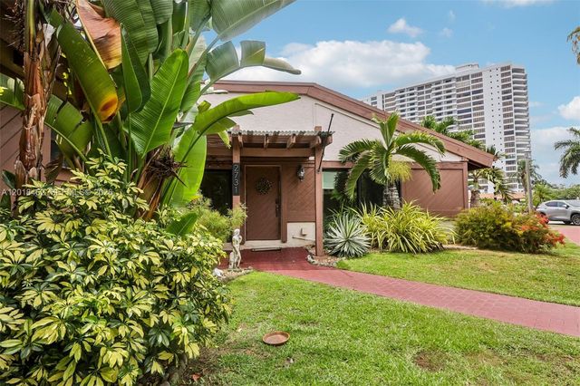 2731 S Parkview Dr, Hallandale Beach, FL 33009