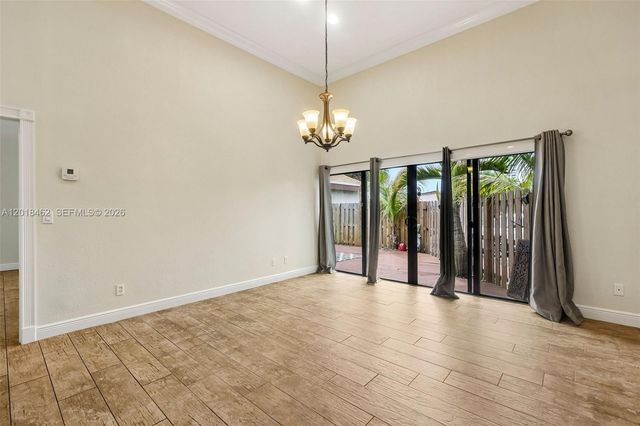 2731 S Parkview Dr, Hallandale Beach, FL 33009
