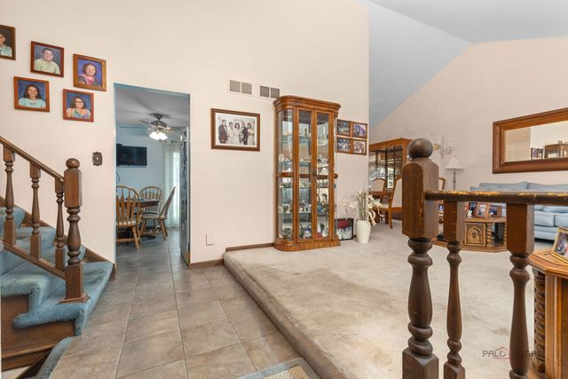 1124 N Anvil Court, Addison, IL 60101