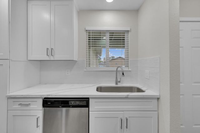 901 Lavon New Ln, Turlock, CA 95380