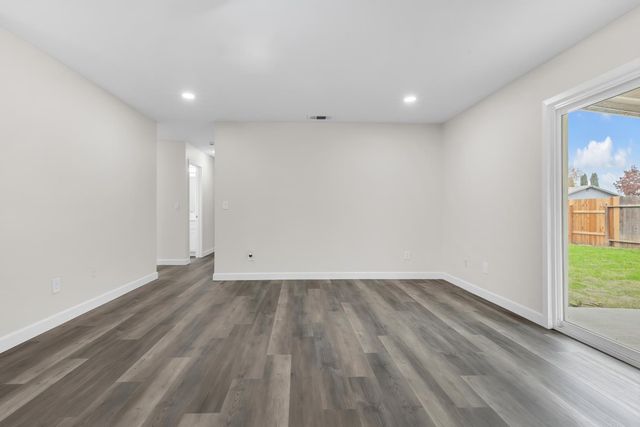 901 Lavon New Ln, Turlock, CA 95380