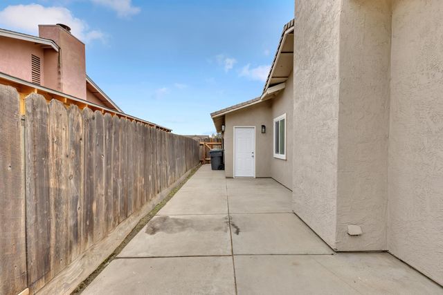 901 Lavon New Ln, Turlock, CA 95380