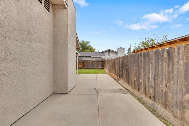 901 Lavon New Ln, Turlock, CA 95380